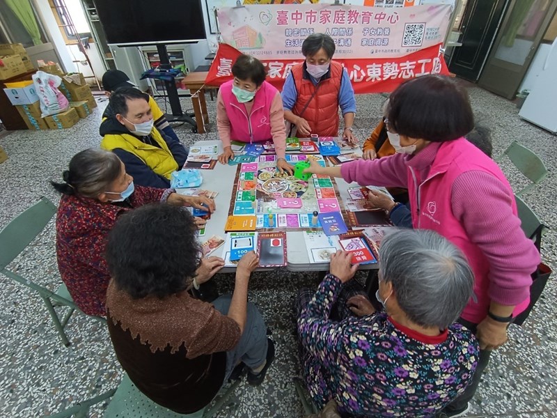 LINE_ALBUM_202418東勢隊 大茅埔關懷聚點 客家桌遊+愛笑瑜伽活動_240115_29