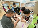 lalaport場次參與家庭進行親子共學英語活動