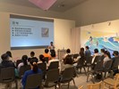 講師為家長講授親職教育觀念