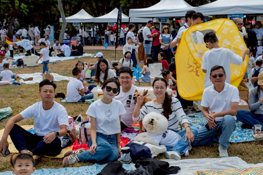 民眾草地野餐