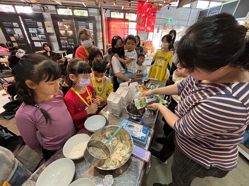第四市場進行麻薏粉芝麻糕手作體驗_0