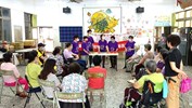 圖2帶領長者進行團康活動