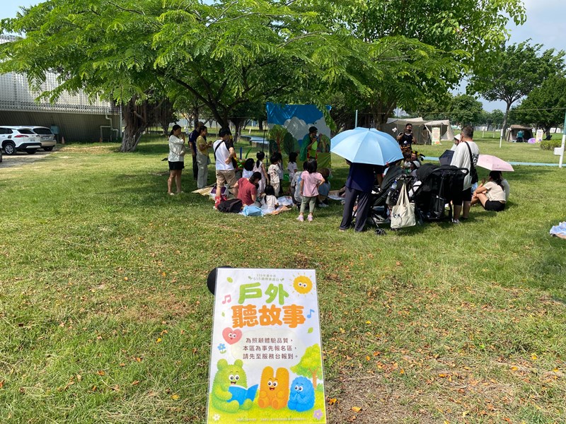 民眾參加親子戶外聽故事體驗