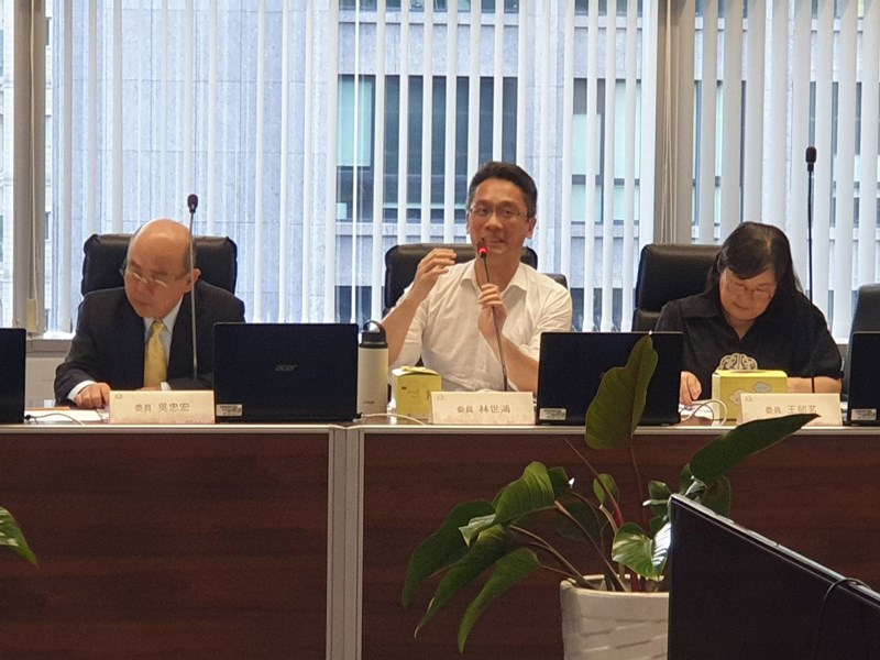 與會諮詢委員針對家庭教育推動方針踴躍建言